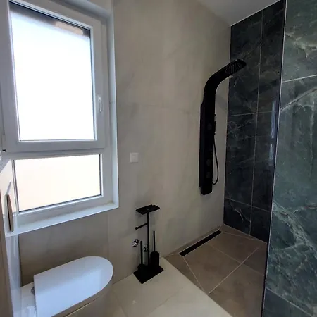 Patrick With Sea View *