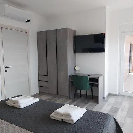 House Patrick With Pool, Jacuzzi And Sauna Vila