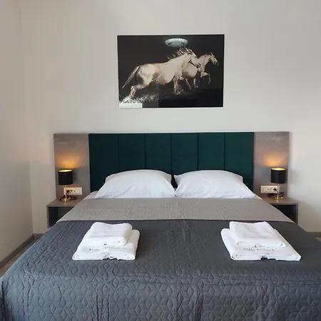 Patrick With Sea View *