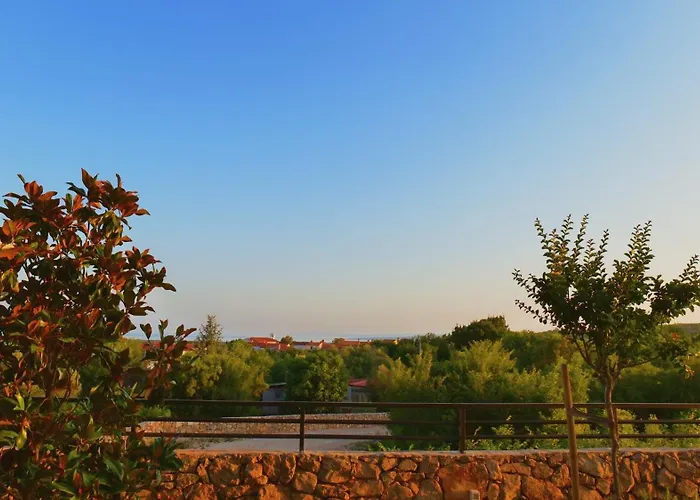 Patrick With Sea View *