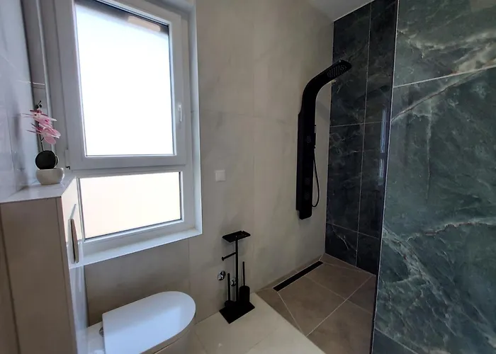 Patrick With Sea View *