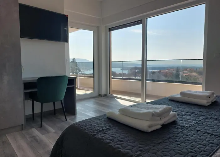 Patrick With Sea View *