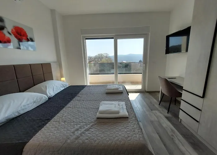 Patrick With Sea View *