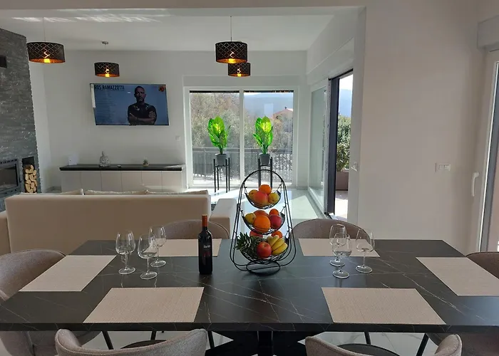 Patrick With Sea View Kornić