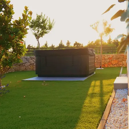 House Patrick With Pool, Jacuzzi And Sauna Villa