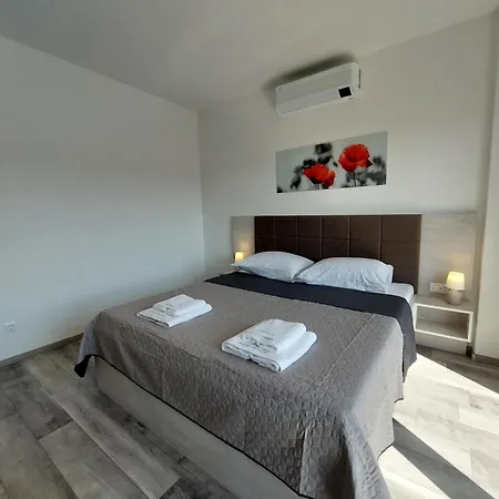 House Patrick With Pool, Jacuzzi And Sauna * Kornić