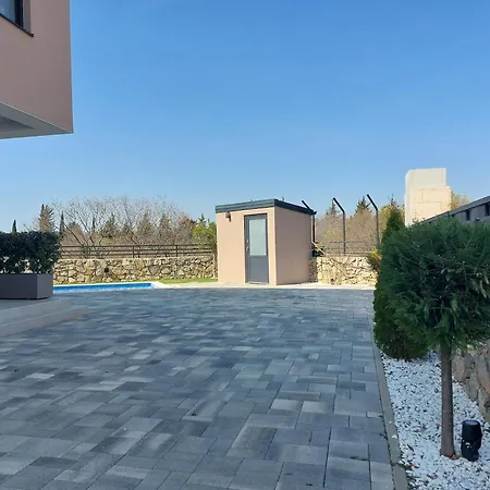 House Patrick With Pool, Jacuzzi And Sauna